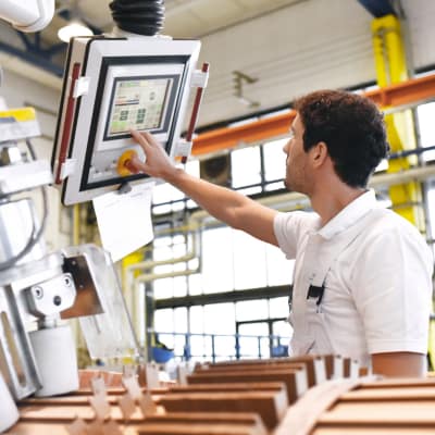 FROM MANUAL TO MOBILE: Paperless OEE System Drives Efficiency in Fab Deck Welding